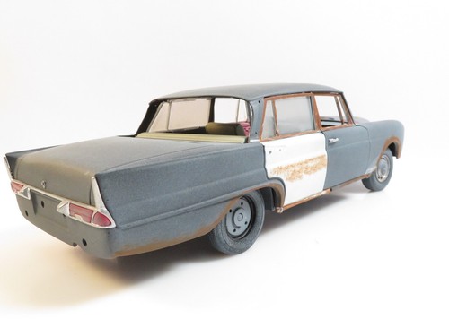 1:18 Revell Mercedes Benz 300 SE Heckflosse Scheunenfund B-239 - Bild 5 von 8