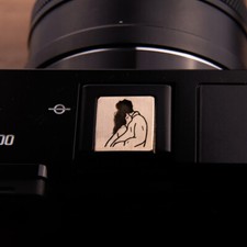 Brass Metal Camera Hot Shoe Cover Cap Lovers Hug For Leica Fuji Nikon Sony Canon