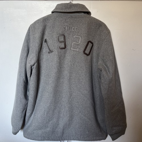 CHAQUETA MLB NEW YORK YANKEES PARA HOMBRE GRIS MEDIANA RARA - Imagen 6 de 9