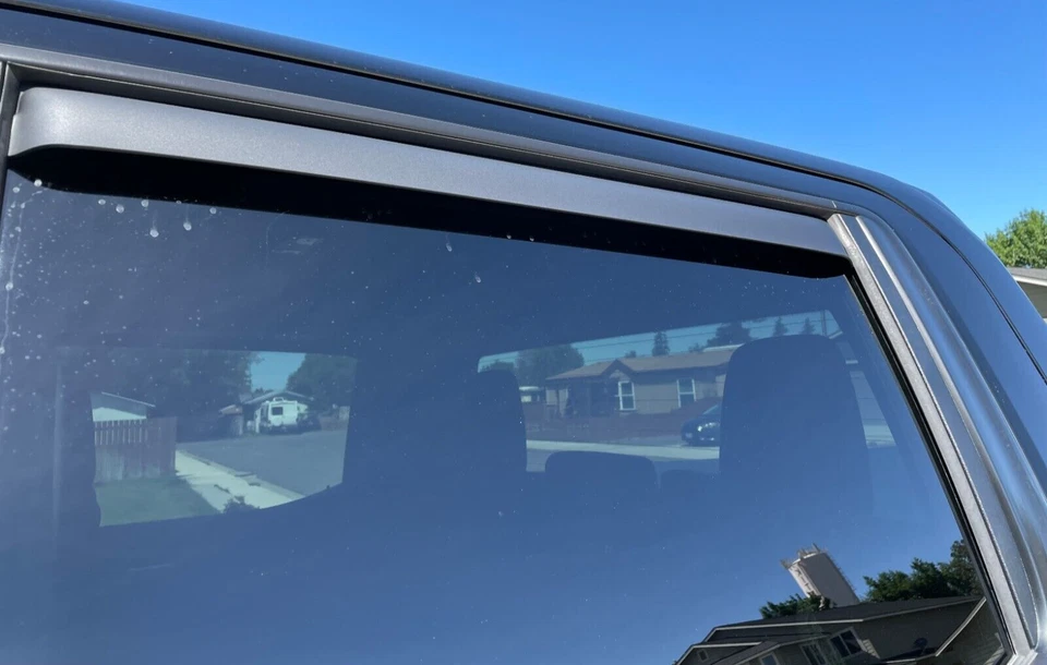 EGR Matte In-Channel Rain Guards for 2019-2024 Silverado & GMC Sierra Crew Cab Foto 3 de 4