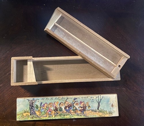 Vintage Disney's Snow White & The Seven Dwarfs Wooden Pencil Box- 1950s?- Japan - Picture 4 of 7