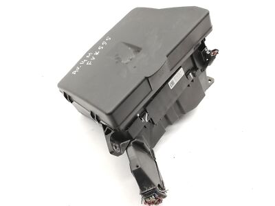 TOYOTA AVENSIS Estate T27 2.0 D-4D ADT270 Fuse Box 82111-05Q10 2.00 RHD 2013