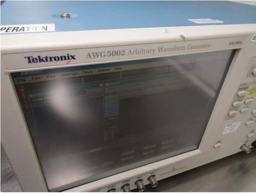 Generador de forma de onda arbitraria Tektronix AWG5002 CALIBRADO 600 MS/s Excelente - Imagen 10 de 14