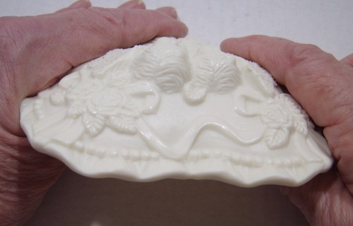 Vtg White Porcelain Bisque Cherub Angel Heart & Roses Trinket Vanity Box Gift - Picture 11 of 13