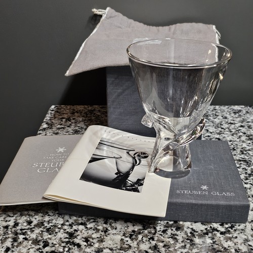 6.5" SIGNED STEUBEN ART GLASS SPIRAL VASE #8058 DESIGN BY DON POLLARD 1955 - Picture 1 of 8