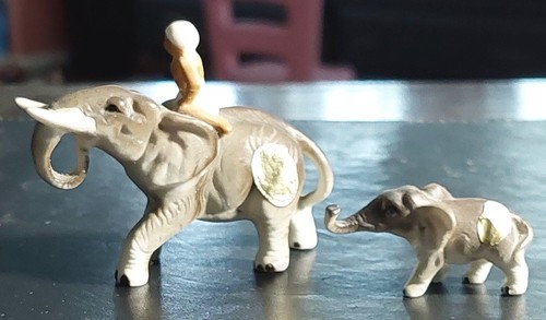 Elefante vintage in bone china con cavaliere e bambino elefante minifigure - Foto 2 di 12