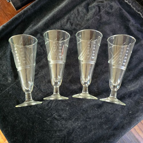Vintage geätztes Segelboot Pilsner Champagnergläser mit Fuß maritimes Motiv 4 Stück