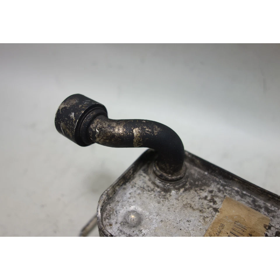 Поврежденный теплообменник масляного охладителя двигателя BMW S62 5,0 л M5 Z8 ///M 2000-2003 от оригинального производителя - Изображение 2 из 4