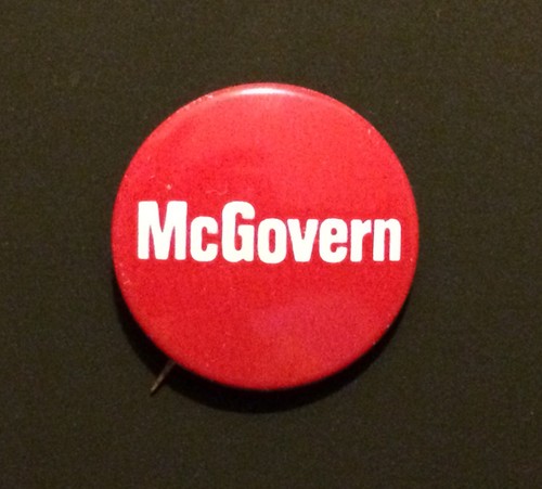 George McGovern 1972 presidential campaign pins buttons - Picture 2 of 6