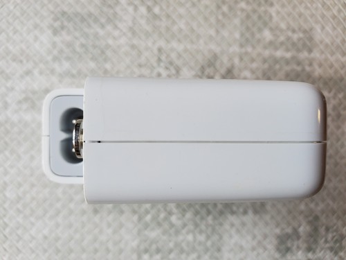 Apple Airport Express Wireless Base Station (A1084) 54 Mbps 802.11 G Router - Picture 7 of 11