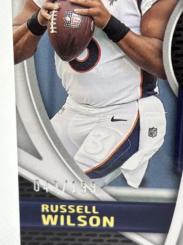 Reliquias de juego reliquias certificadas 2023 Russell Wilson #POG-18 043/199 error - Imagen 2 de 3