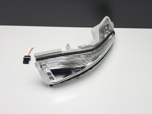 2014 - 2023 INFINITI Q50 Q60 RIGHT DOOR MIRROR TURN SIGNAL LIGHT 261604GA0A OEM - Picture 2 of 9