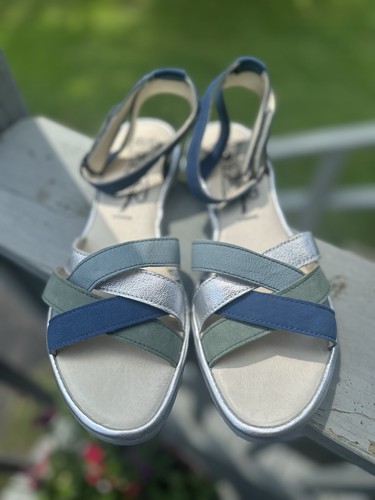 Sandalias FLY LONDON Talla 40 Cune 65Fly Cuero Multi Tobillo Tirantes Azul Jade Plata - Imagen 4 de 13