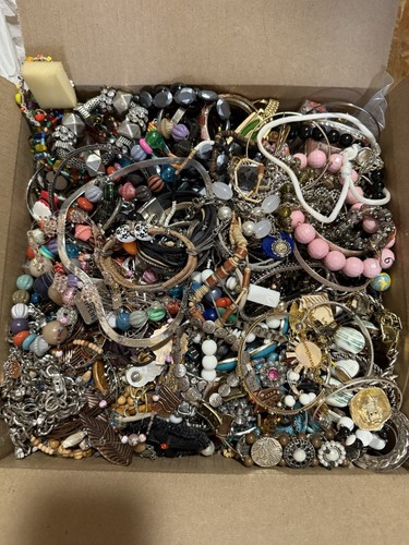 Huge Wear, Repair, Crafting SCRAP Junk Drawer Costume Jewelry Lot, 27.2 Lbs - Bild 7 von 21