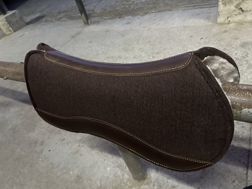 Westernpad anatomisch, Pad neu, „blank it good“ round, Filz braun