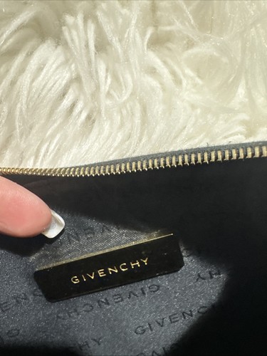 Auténtico Bolso de Hombro Givenchy Negro Firma Lona Pequeño Elegante Hecho en España - Imagen 17 de 22