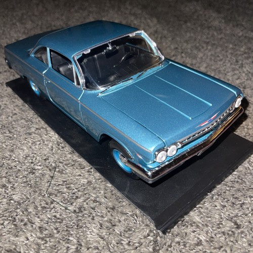Maisto 1:18 Scale 1962 Chevy Bel Air Blue Diecast Car With Stand. EUC - Picture 8 of 10