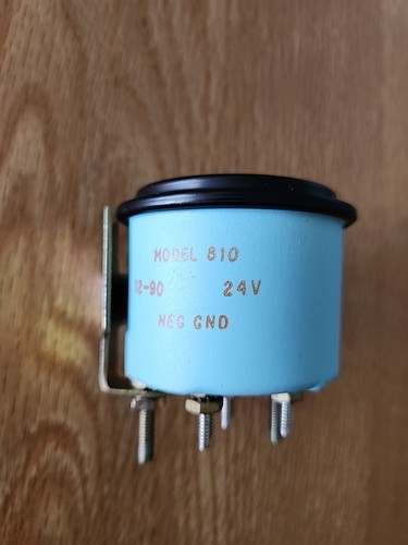 Fuel Level Gauge P/N 06339-01, 24V, Model 810, NOS, Mounting Hardware Included. - Picture 2 of 2