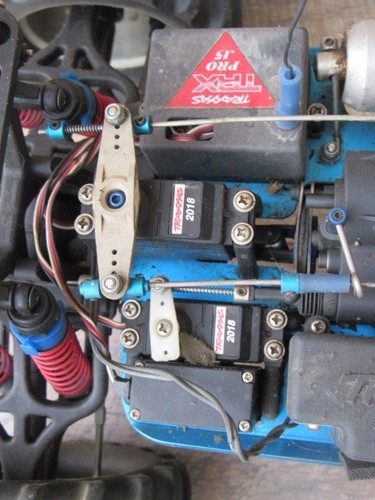 TRAXXAS GAS POWERED 1:10 SCALE REMOTE CONTROL RC TRUCK WITH REMOTE 'AS IS' - Picture 20 of 24
