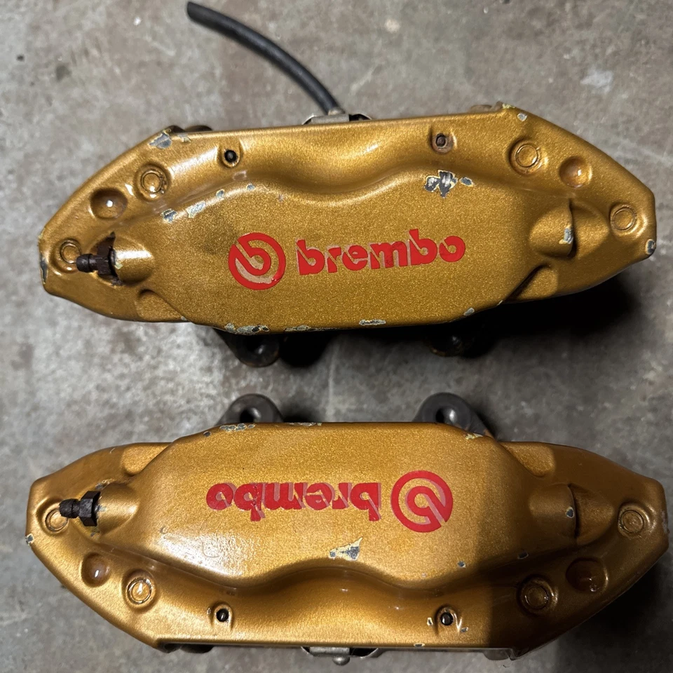 Pinzas Brembo delanteras Nissan Sentra B15 Spec V SE-R, usadas en excelente estado, actualización Sentra/G20  Foto 2 de 4