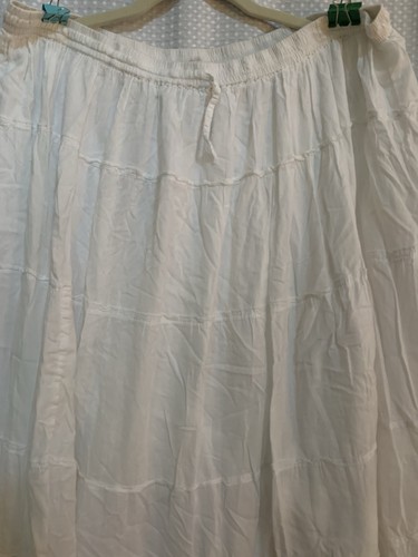 Falda Jane Ashley Mujer Estilo de Vida Informal 2X Blanca Pradera en Niveles - Imagen 2 de 5