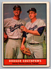 1961 TOPPS #207 SANDY KOUFAX & JOHNNY PODRES DODGERS