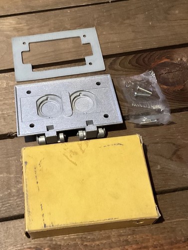 Vintage Hubbell 5206-1 Doppelklappe Wetterfest Lift Abdeckplatte Metall Neu im Karton - Bild 5 von 5