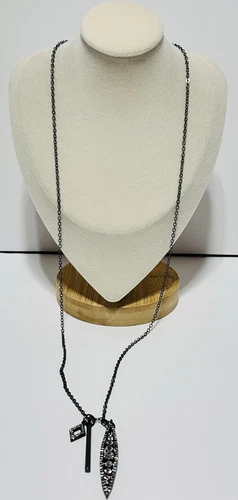 VETEMENTS Collana in metallo di fucile con 3 ciondoli e strass 31 34 pollici.