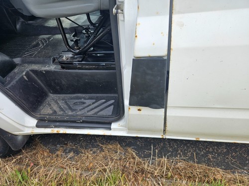 Ford Transit Campervan RWD - Picture 13 of 14