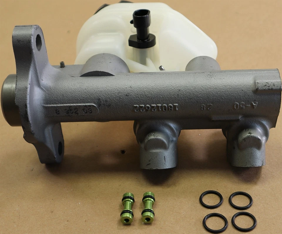 Cilindro maestro de freno GM 18029914 92-99 Buick Regal y Oldsmobile Cutlass OEM Foto 3 de 4