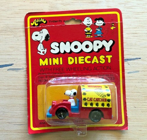 AVIVA SNOOPY Mini Diecast CAT CATCHER Peanuts #2033 - Picture 1 of 3
