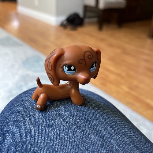 Littlest Pet Shop (LPS) #640 Dachshund Swirl Brown Blue Diamond Eyes