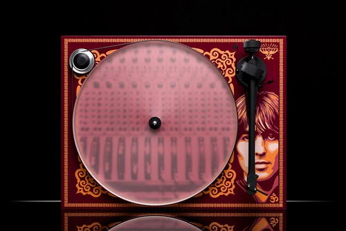 Pro-Ject Essential III George Harrison Limited Edition + Ortofon OM10 + Haube - Bild 3 von 5