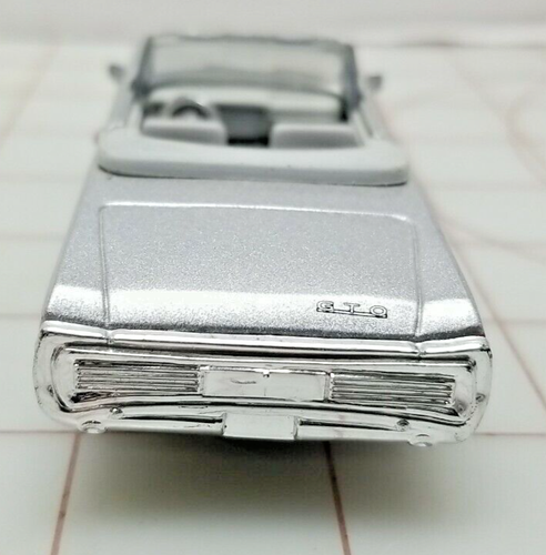 1966 Pontiac GTO New Ray City Cruisers Collection 1:43 Silver Diecast car. B7 - Picture 5 of 10