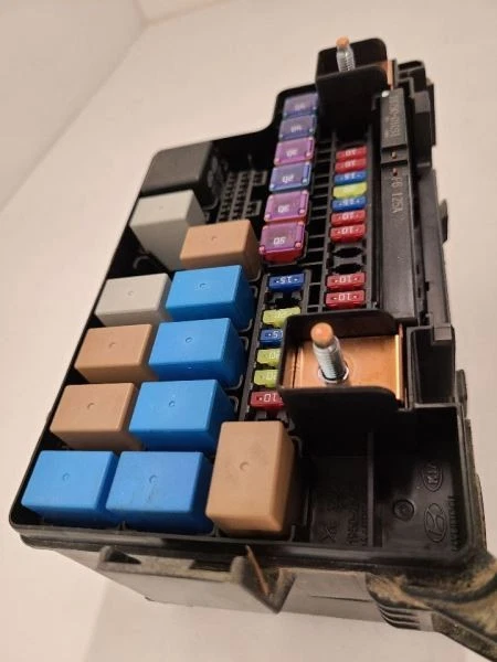 2012 2013 KIA SOUL Fuse Box Engine 914182K090 12-13 - Imagem 3 de 4