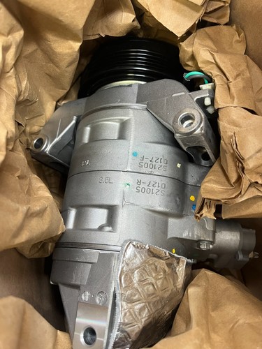 Motorcraft A/C Compressor & Clutch YCC-381 OEM Ford F-150 3.5L 2015-2016 - Picture 3 of 3