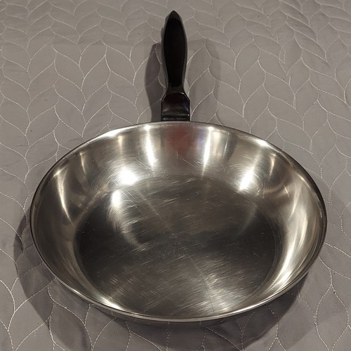 Chef's Ware 10.5" French Omelette Pan Aluminum Core T-304 Stainless Steel - Picture 2 of 12