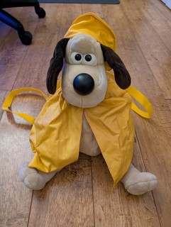 Wallace and Gromit Vintage Rare Yellow Raincoat Plush Backpack / Bag 90’s