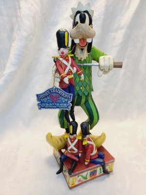 ディズニートラディション グーフィー Santa's Goofy Helper Disney Traditions Jim Shore Santa's Goofy Helper #4005627