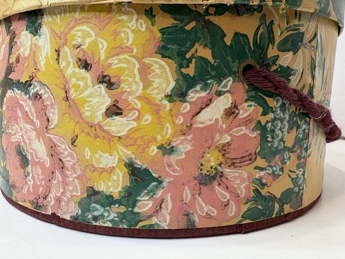 Vintage Mead Floral Round Storage Box Hatbox 1970's With Lid & Original Handle - Picture 10 of 24