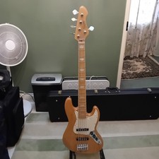 Revelation RBJ67 DLX5 5 String Jazz Bass With Hard Case.