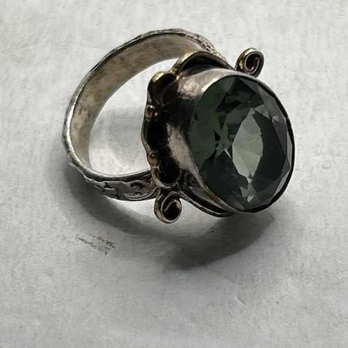Vintage Sterling Silver green stone oval Cut Solitaire Ring size 8, 925 - Picture 5 of 7