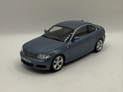 BMW Série 1 E88 Coupé 1/43 Minichamps - Photo 1/2