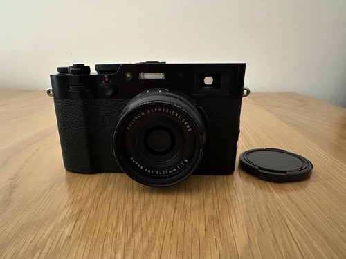 Fujifilm X100V 26.1MP Kompaktkamera - Schwarz - Neuwertig