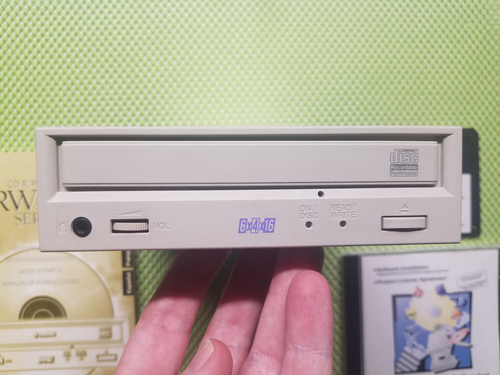 Yamaha CRW6416S-NB CD-RW 6x4x16x SCSI Manual, WinOn CD Software + License - Photo 2/4