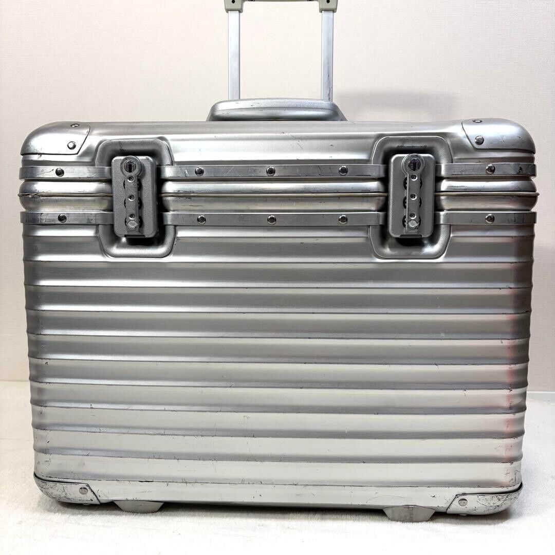 Rimowa Topas Pilot 36L 2-wheels Aluminium Carry-On Case Rimowa Topas Pilot 36L 2-wheels Aluminium Carry-On Case