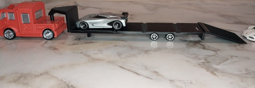 GOOSENECK FLATBED TRAILER with SEMI & LOADING RAMP HITCH 1:64 SCALE - Picture 3 of 6