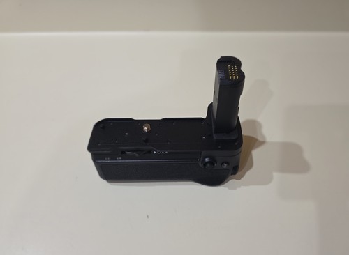 NEEWER MB-N12 Replacement Vertical Battery Grip for Nikon Z8