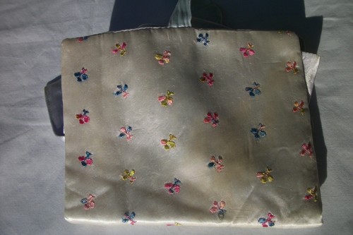 Vintage Hankie Case 3 pockets Embroidery Flowers - Picture 4 of 10