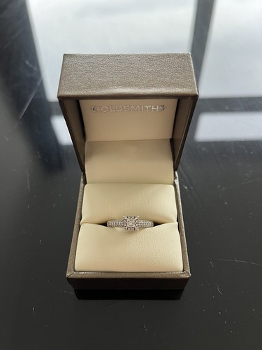 white gold engagement ring - Picture 4 of 4